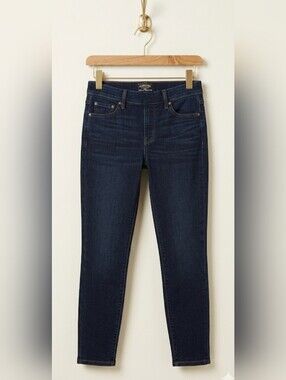 Levi's Totally Shaping Pull-on Skinny Jeans Size 2 NEW